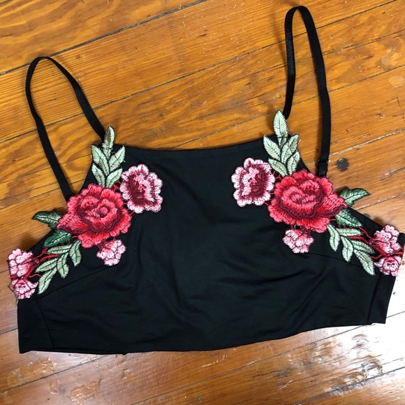 Tops - ✨3/$15, Embroidered Flower Crop Top w/ Tie Back✨